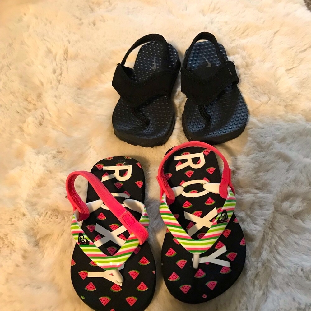 Nike and Roxy flip flops - Picture 3 of 4